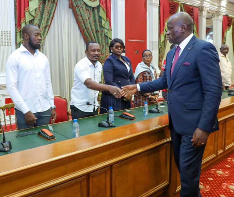 Déguerpis de Plaine Orety & alentours: comment OLIGUI NGUEMA a repris la main de la communication